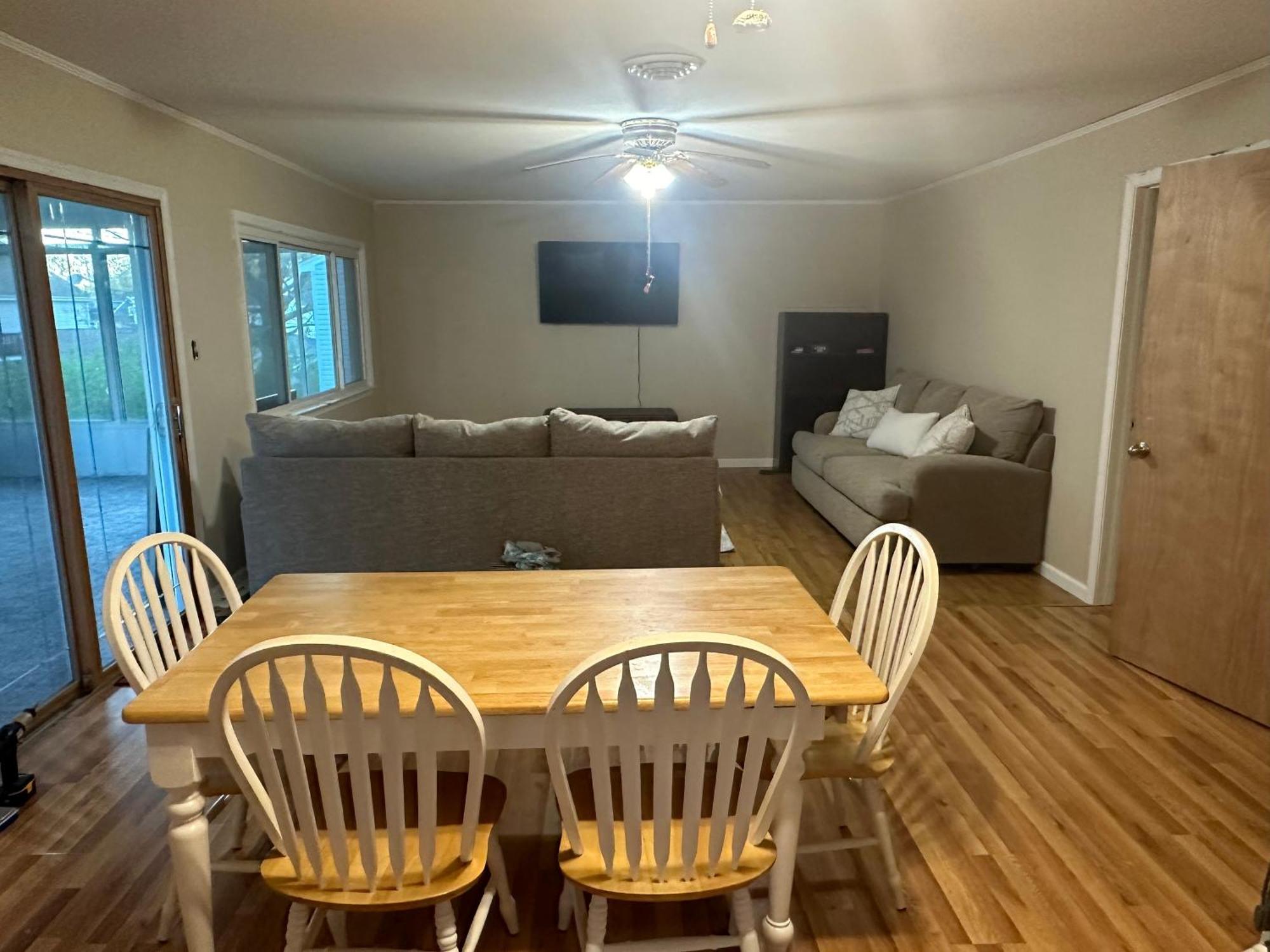 Apartment High Point Awaits You! *
